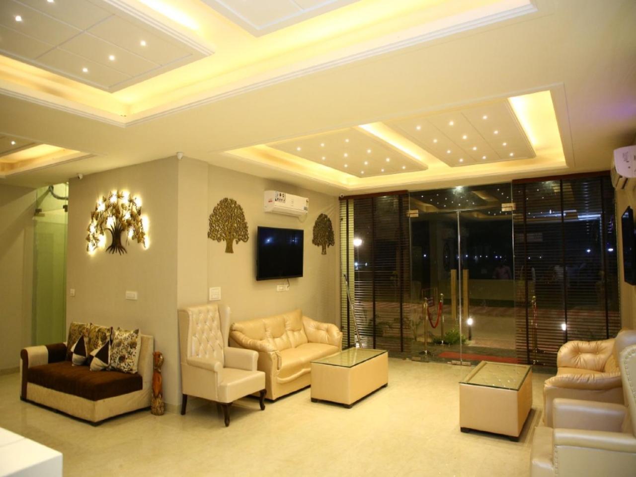 Anandam Clarks Inn Suites Vrindāvan Zewnętrze zdjęcie