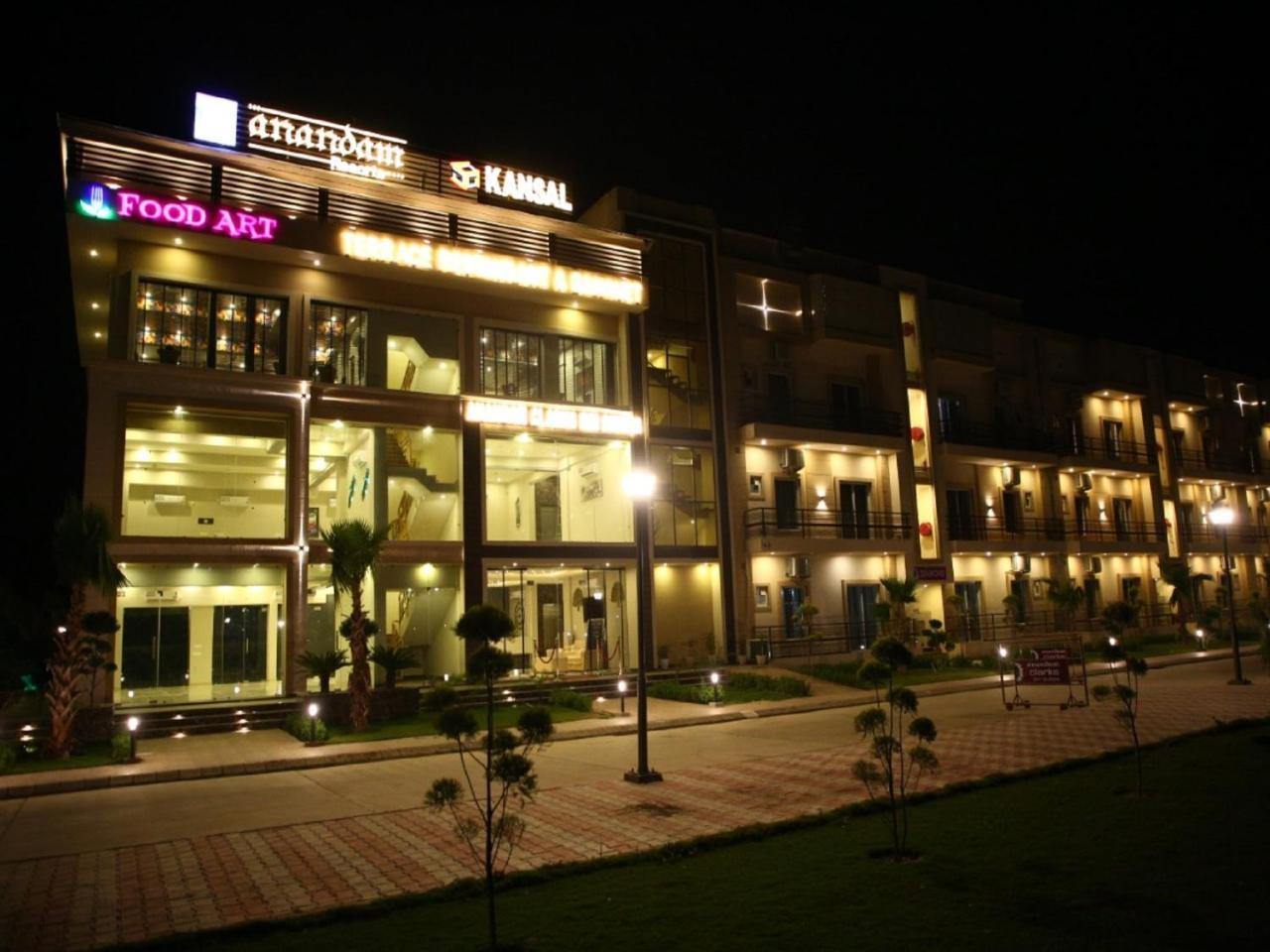 Anandam Clarks Inn Suites Vrindāvan Zewnętrze zdjęcie