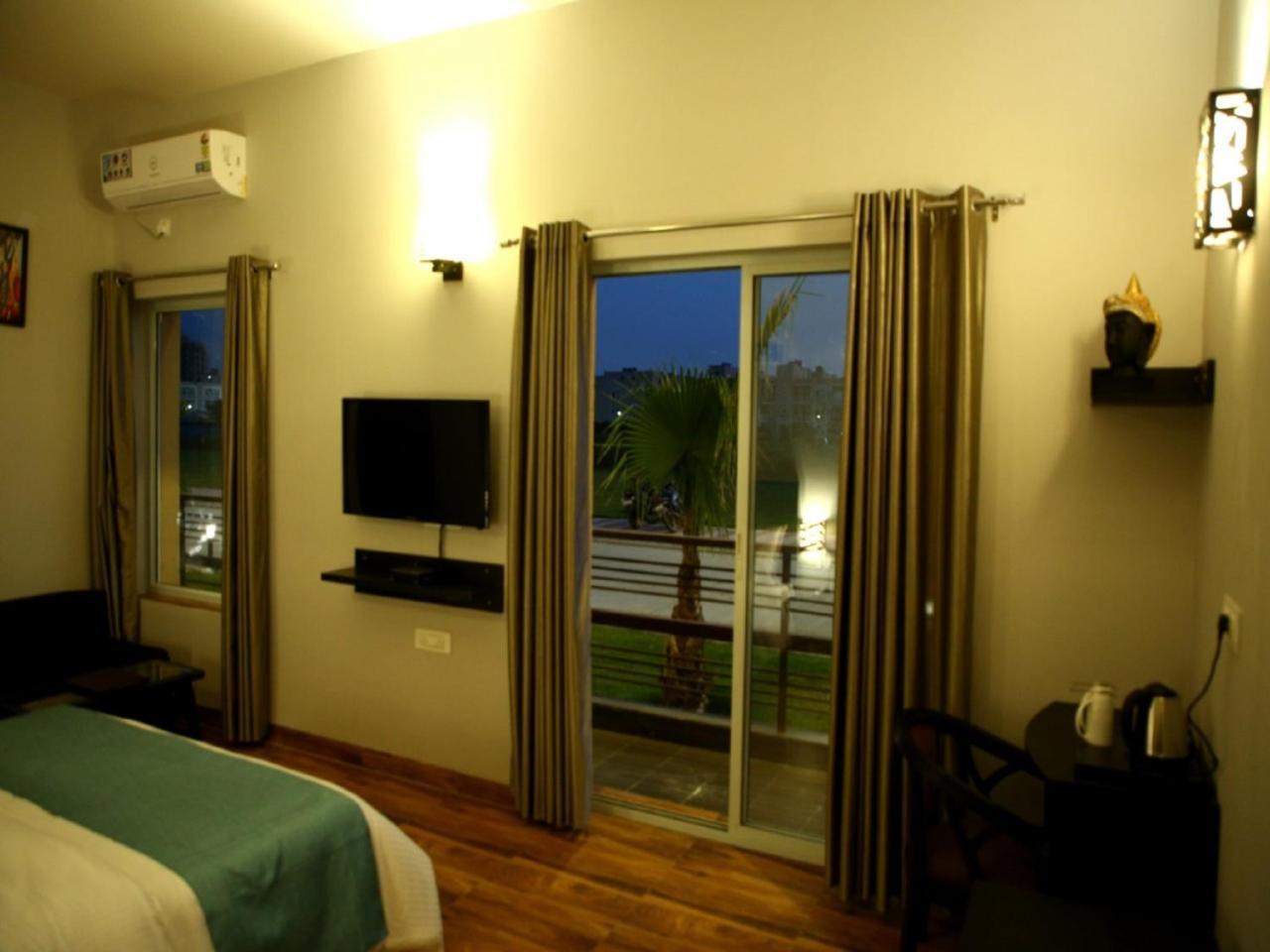 Anandam Clarks Inn Suites Vrindāvan Zewnętrze zdjęcie