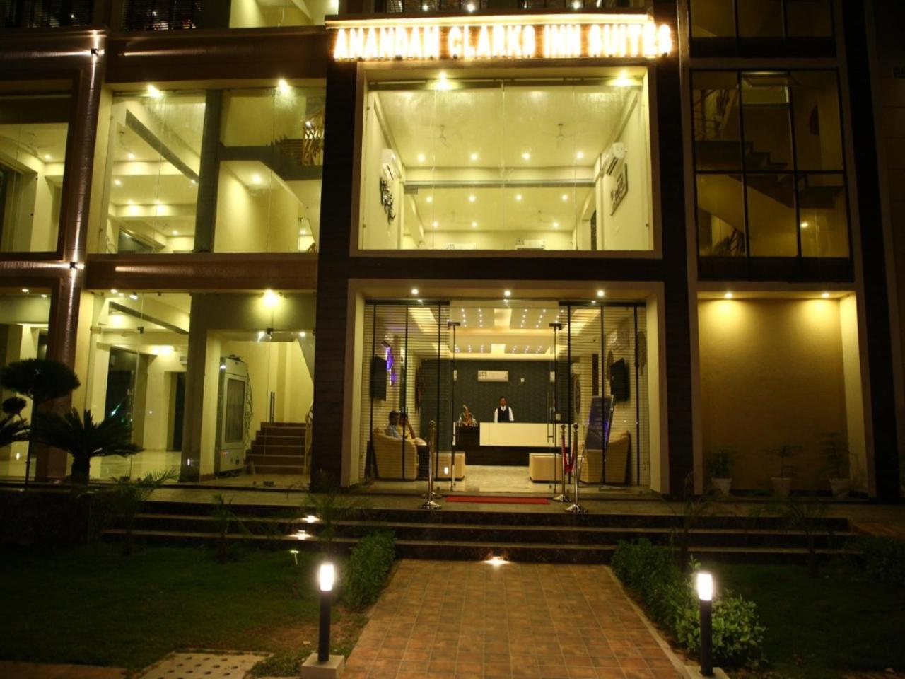 Anandam Clarks Inn Suites Vrindāvan Zewnętrze zdjęcie