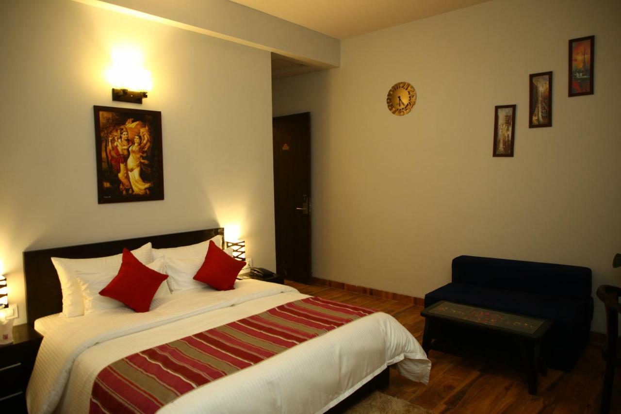Anandam Clarks Inn Suites Vrindāvan Zewnętrze zdjęcie