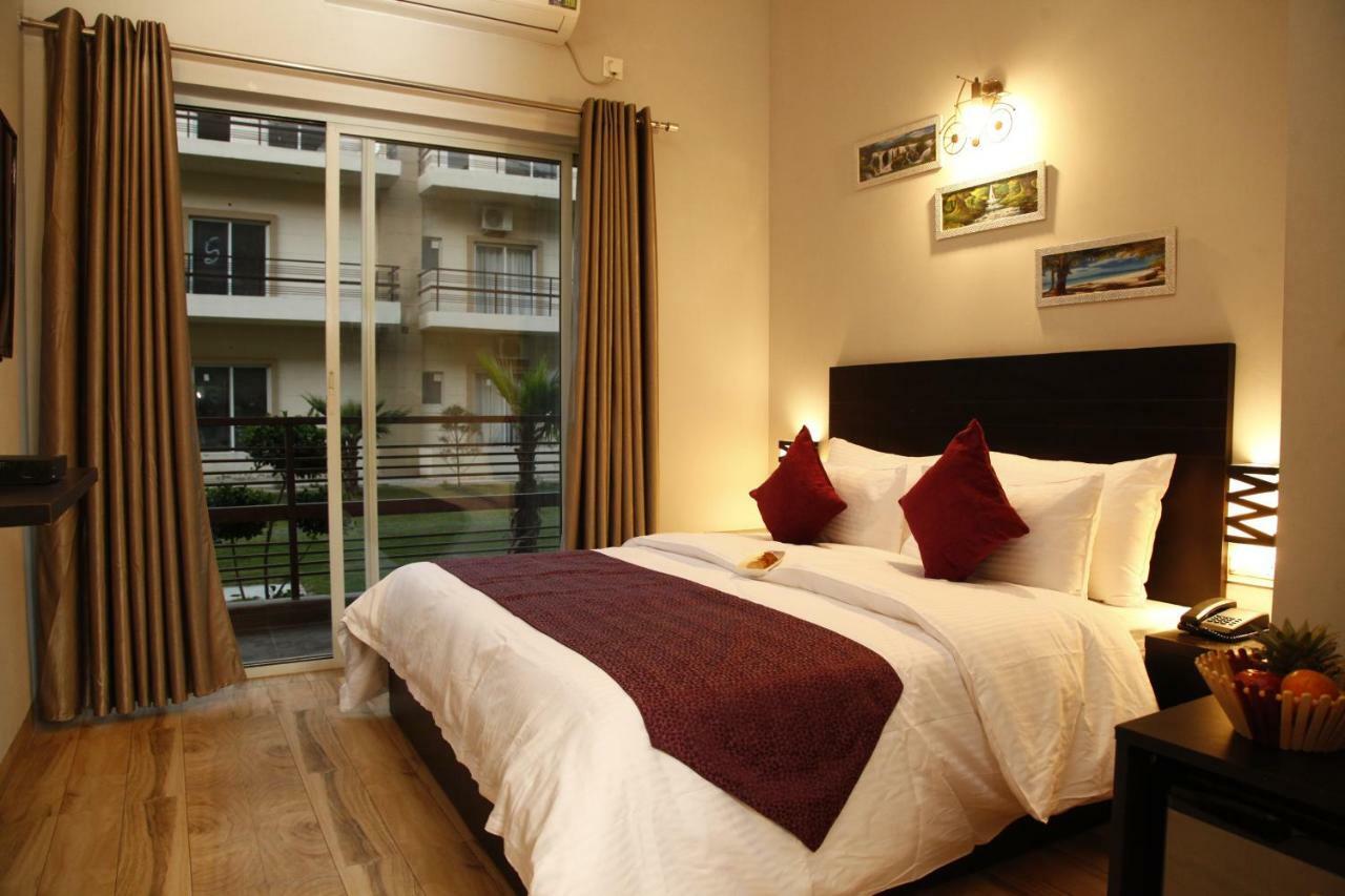 Anandam Clarks Inn Suites Vrindāvan Zewnętrze zdjęcie