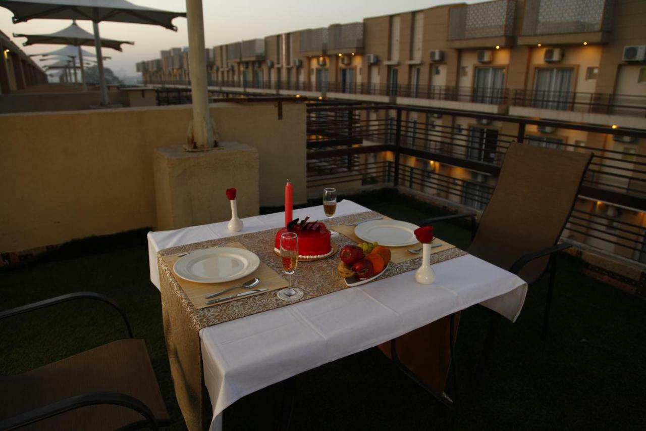 Anandam Clarks Inn Suites Vrindāvan Zewnętrze zdjęcie
