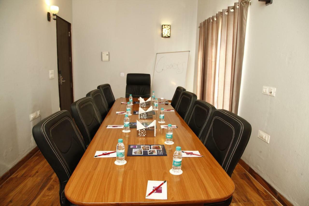 Anandam Clarks Inn Suites Vrindāvan Zewnętrze zdjęcie