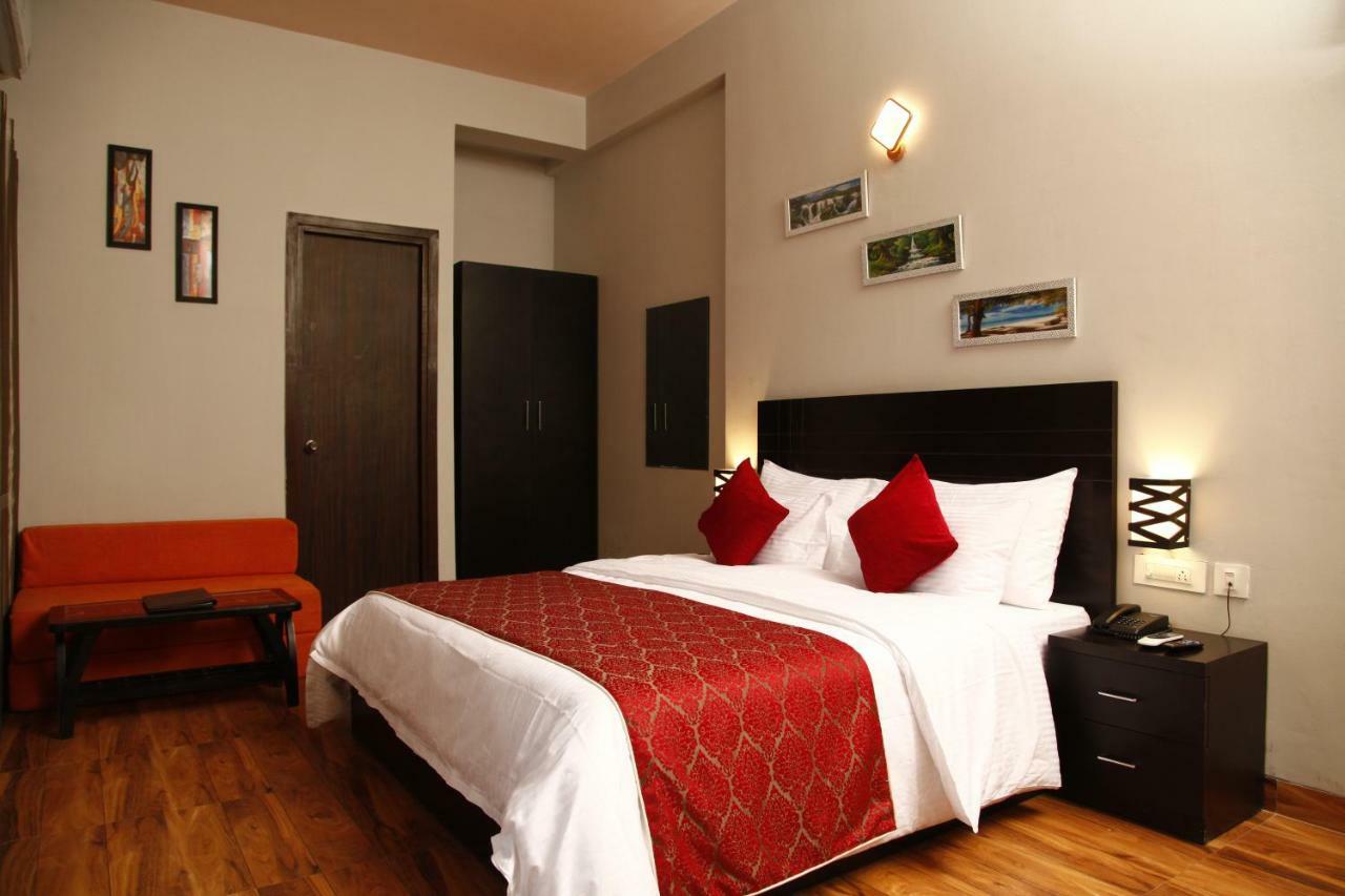 Anandam Clarks Inn Suites Vrindāvan Zewnętrze zdjęcie