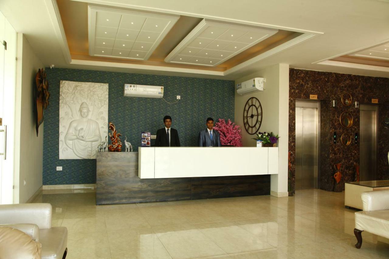 Anandam Clarks Inn Suites Vrindāvan Zewnętrze zdjęcie